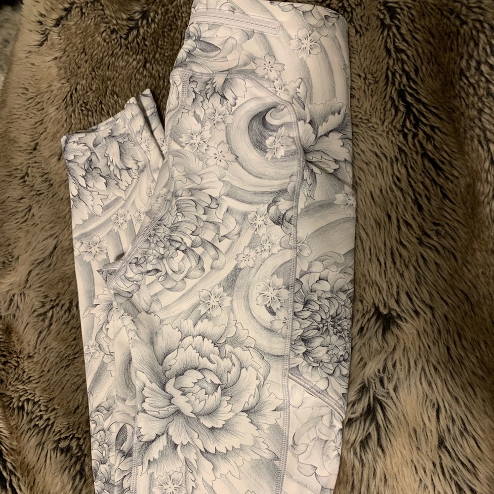 Beautiful size 2 leggings